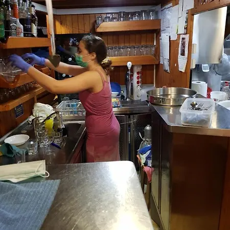 بوتيل Boat & Breakfast أوماغ