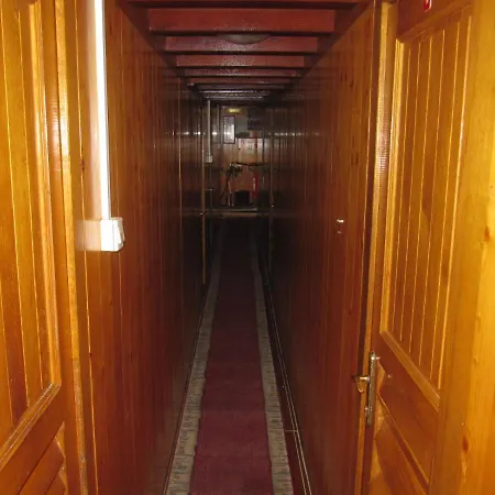 Boat & Breakfast * 우마그