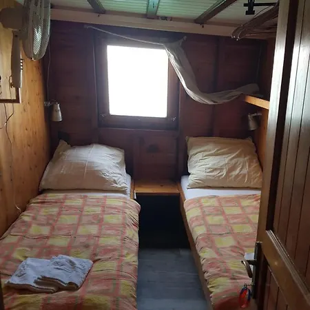 Boat & Breakfast Botel