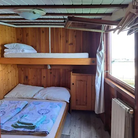 Boat & Breakfast أوماغ