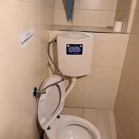 بوتيل Boat & Breakfast أوماغ