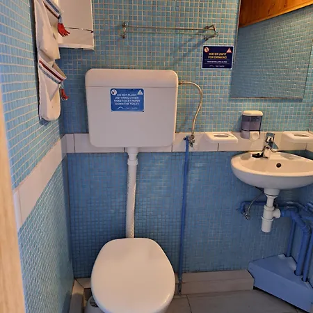 Boat & Breakfast * أوماغ