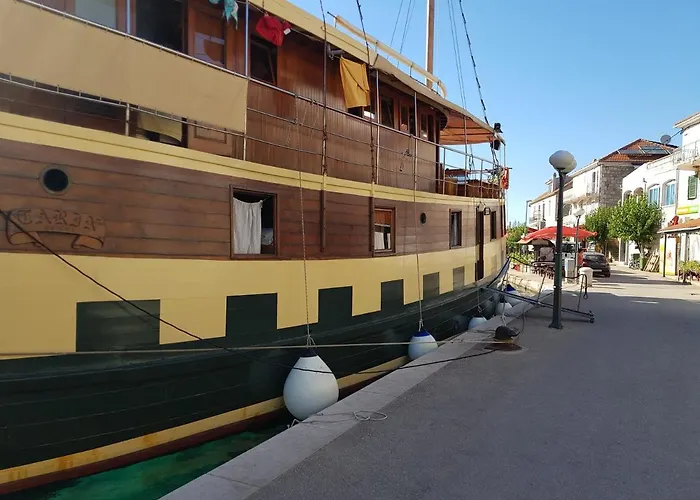 Boat & Breakfast 보트호텔