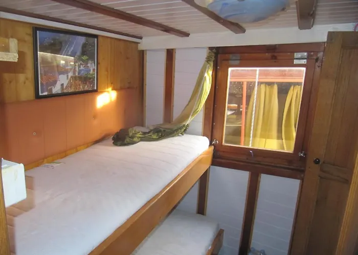 보트호텔 Boat & Breakfast *