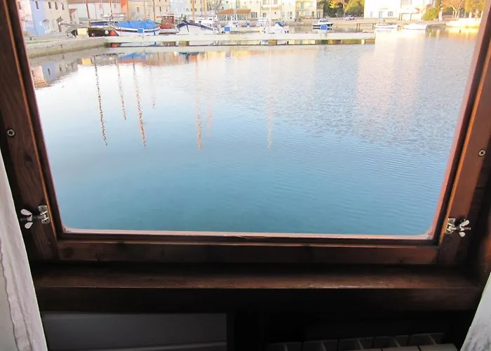 보트호텔 Boat & Breakfast *