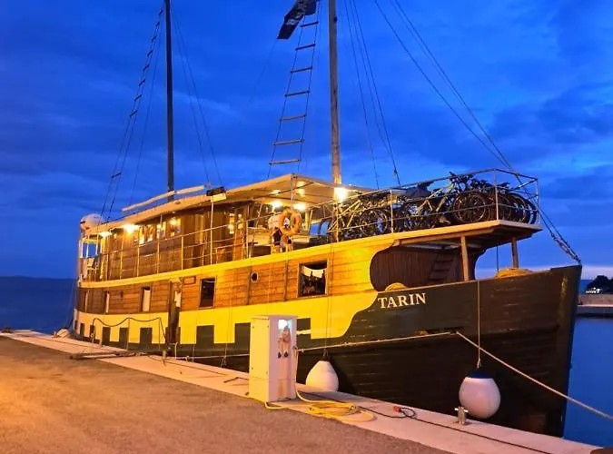 Boat & Breakfast 우마그