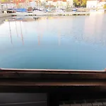 Botel Boat & Breakfast *