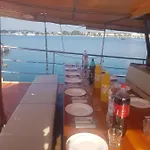 Boat & Breakfast Botel