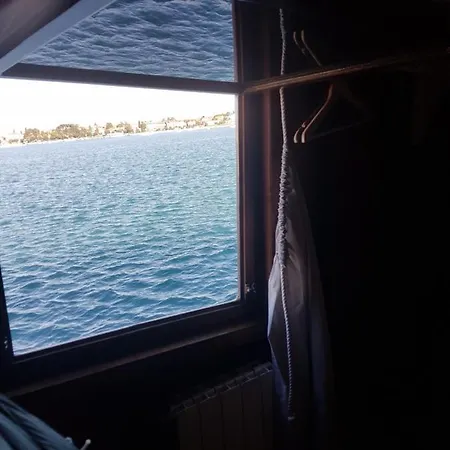 船上ホテル Boat & Breakfast
