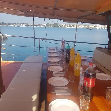 Boat & Breakfast Bateau-hôtel