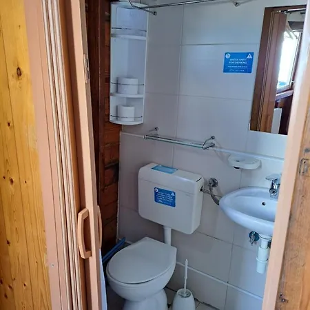 Πλωτό κατάλυμα Boat & Breakfast *