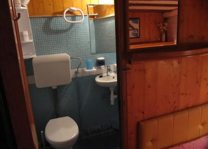 Boat & Breakfast Πλωτό κατάλυμα *