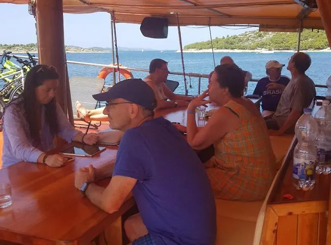 Boat & Breakfast Πλωτό κατάλυμα *