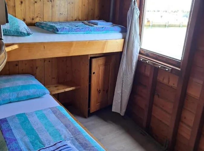 Boat & Breakfast Botel