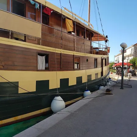 Boat & Breakfast 보트호텔